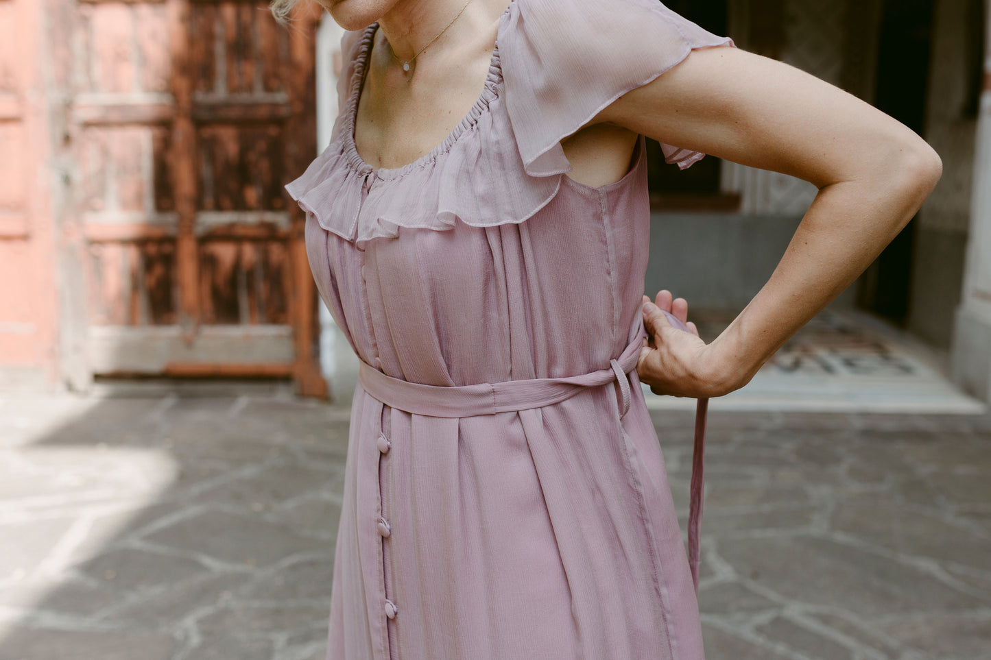 Abito chiffon con bottoni